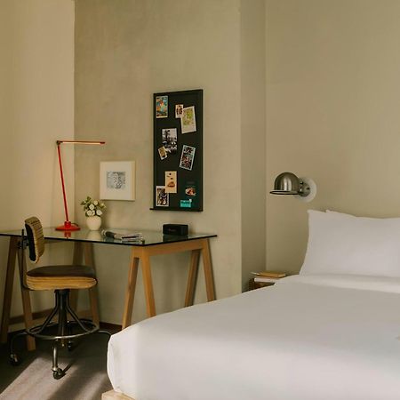 Chambers Hotel Central Park South, Sonder By Marriott Bonvoy New York Exterior photo