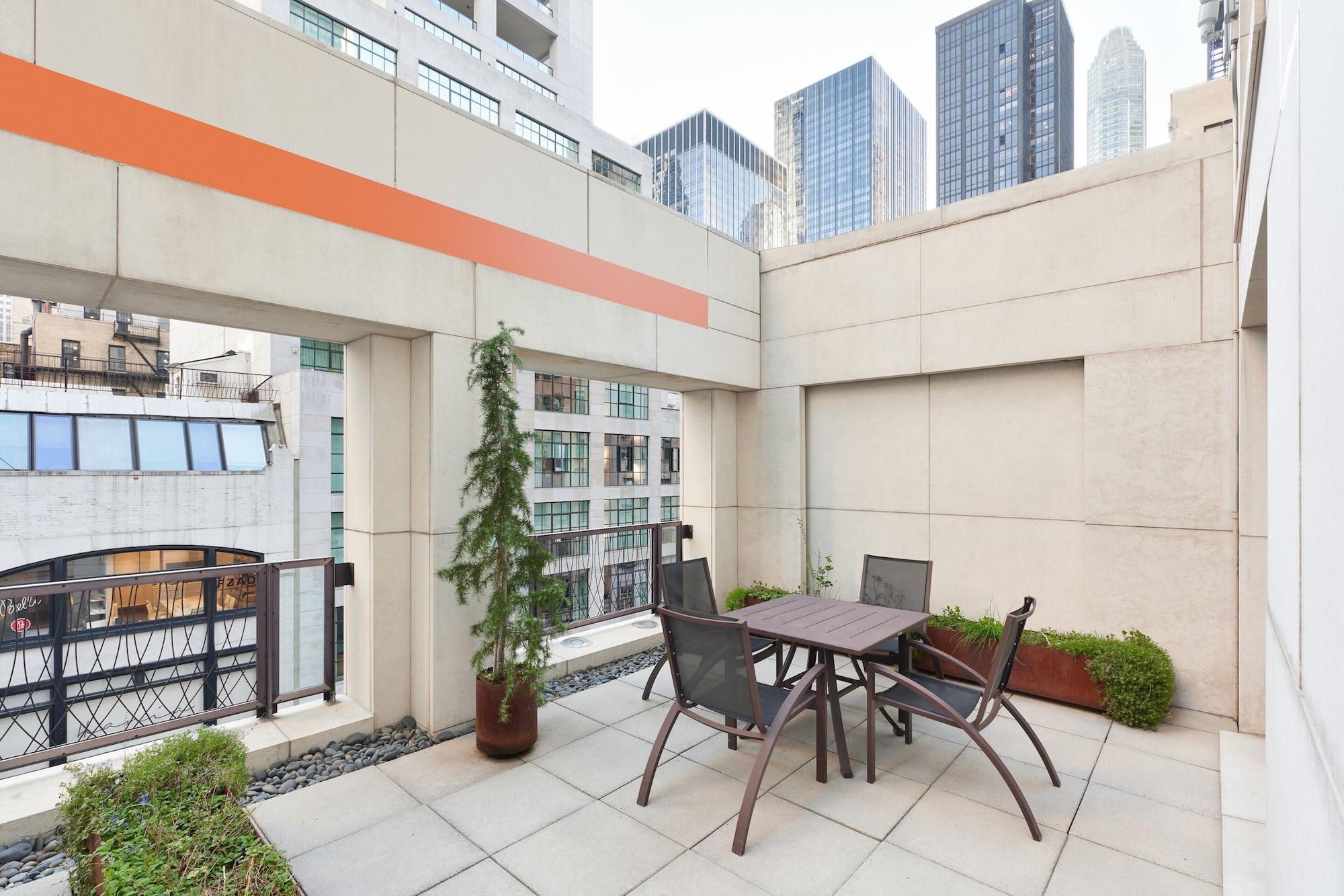 Chambers Hotel Central Park South, Sonder By Marriott Bonvoy New York Exterior photo