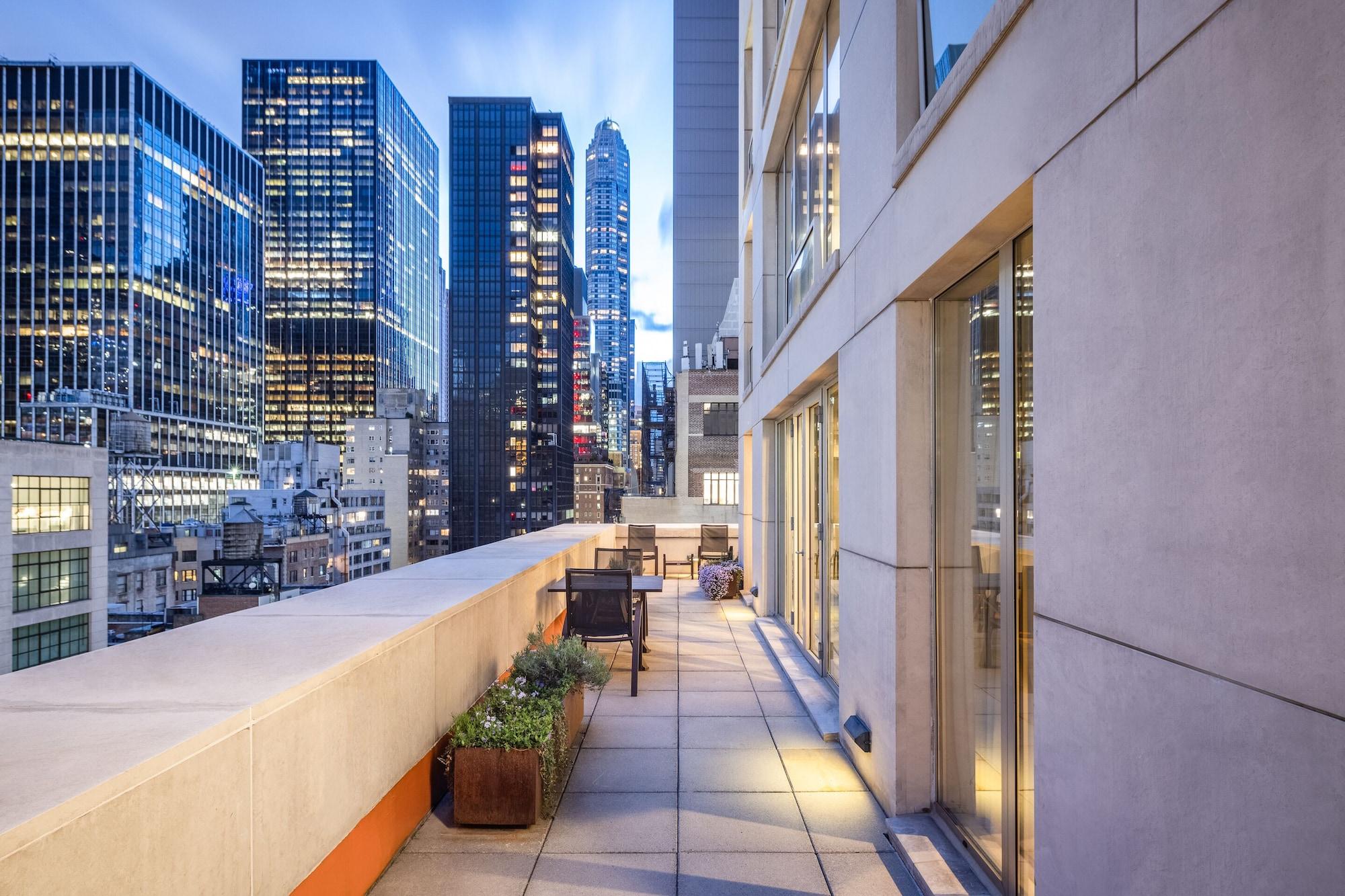 Chambers Hotel Central Park South, Sonder By Marriott Bonvoy New York Exterior photo