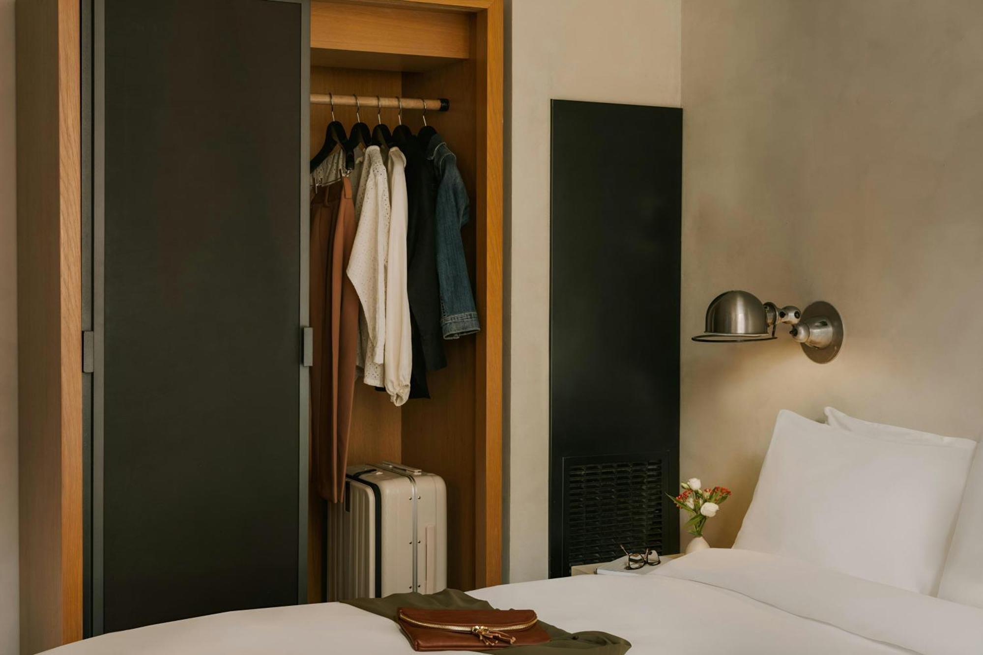 Chambers Hotel Central Park South, Sonder By Marriott Bonvoy New York Exterior photo