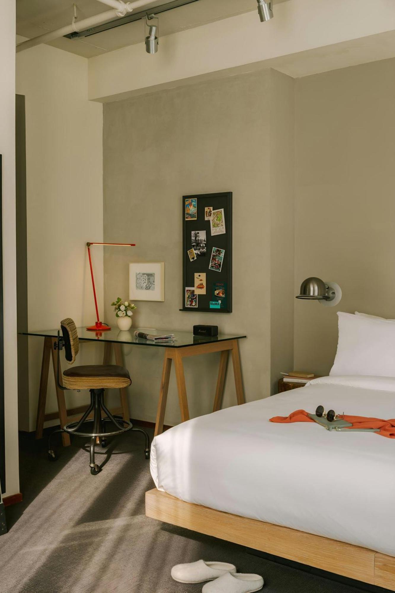 Chambers Hotel Central Park South, Sonder By Marriott Bonvoy New York Exterior photo