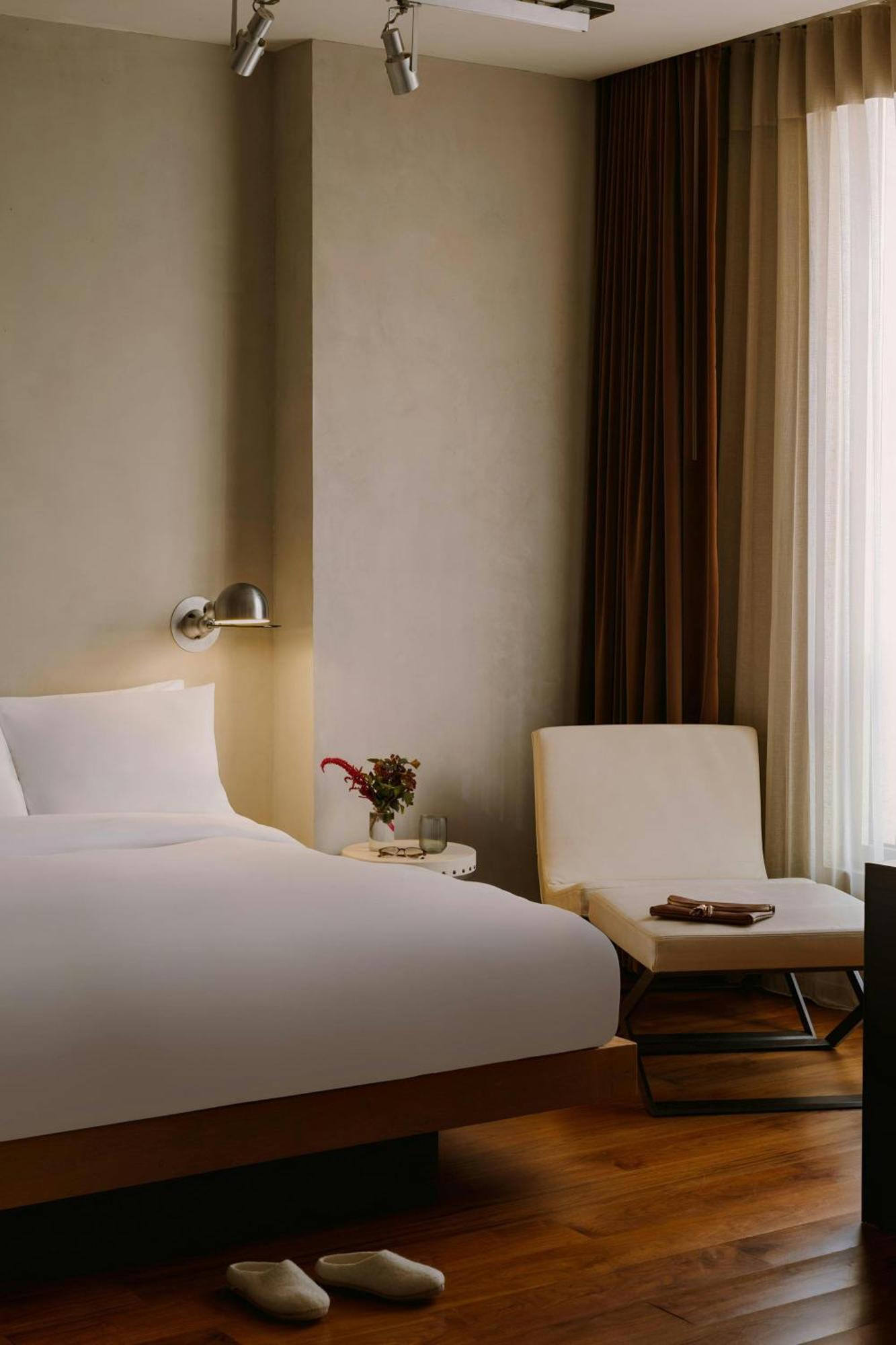 Chambers Hotel Central Park South, Sonder By Marriott Bonvoy New York Exterior photo