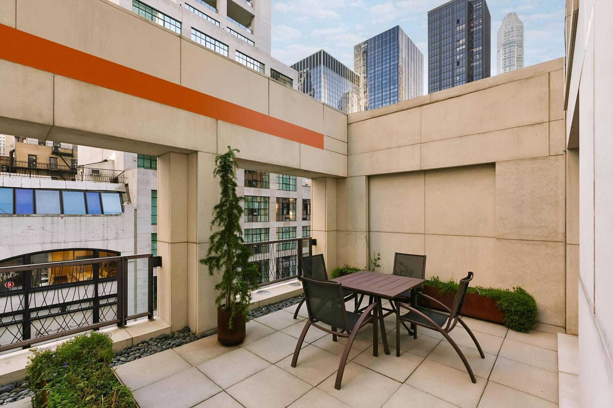 Chambers Hotel Central Park South, Sonder By Marriott Bonvoy New York Exterior photo