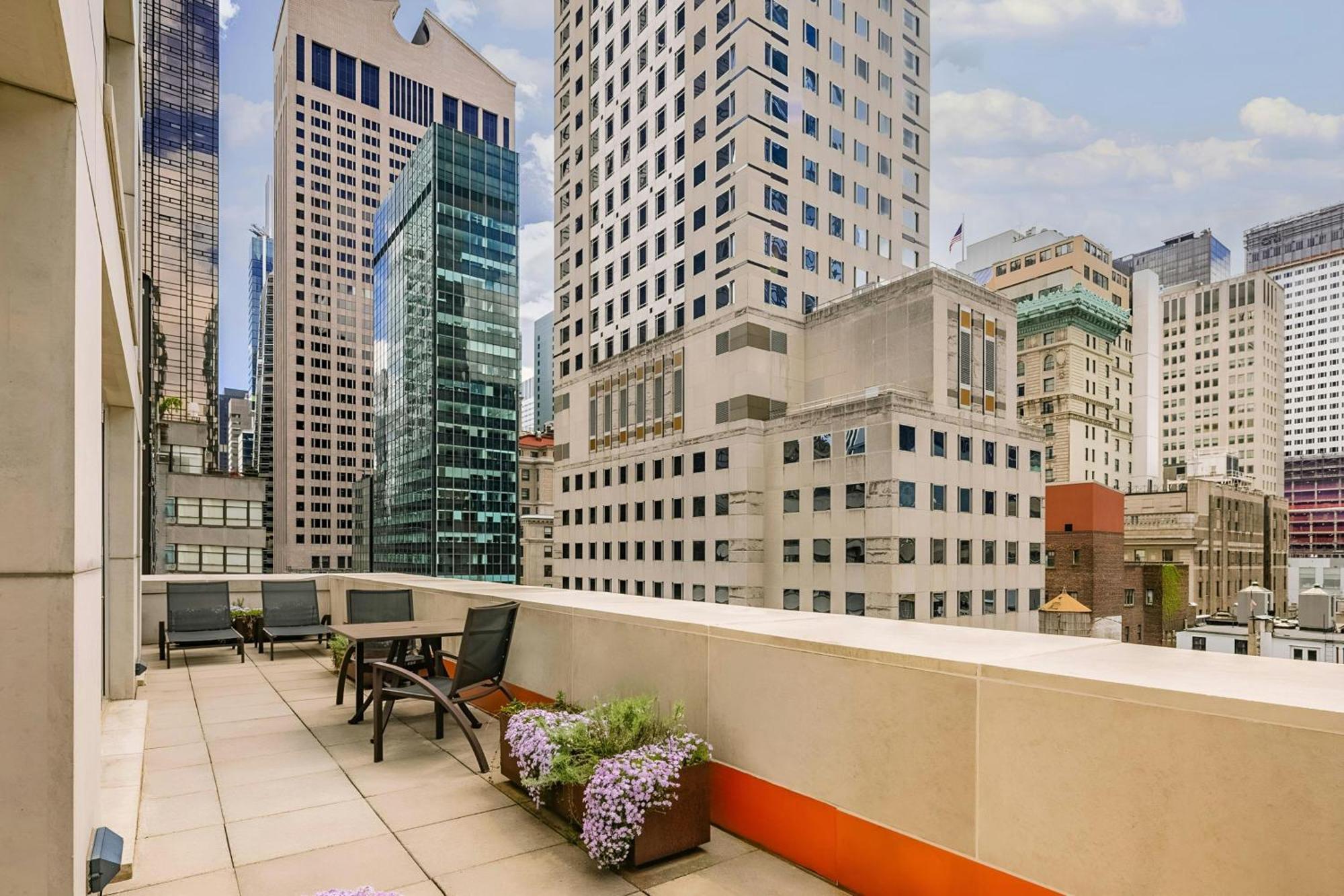 Chambers Hotel Central Park South, Sonder By Marriott Bonvoy New York Exterior photo