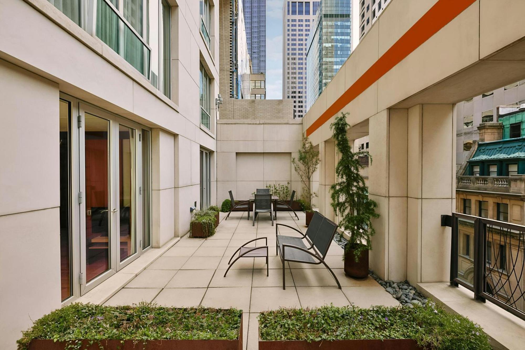 Chambers Hotel Central Park South, Sonder By Marriott Bonvoy New York Exterior photo