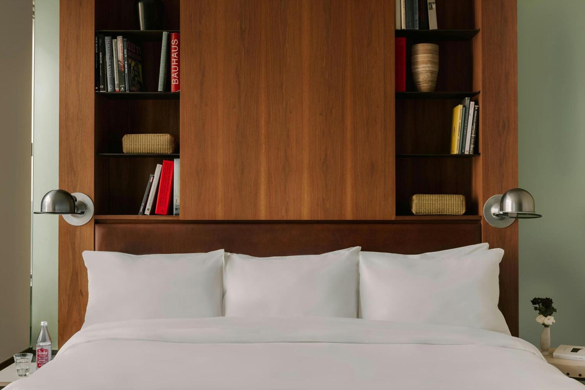 Chambers Hotel Central Park South, Sonder By Marriott Bonvoy New York Exterior photo