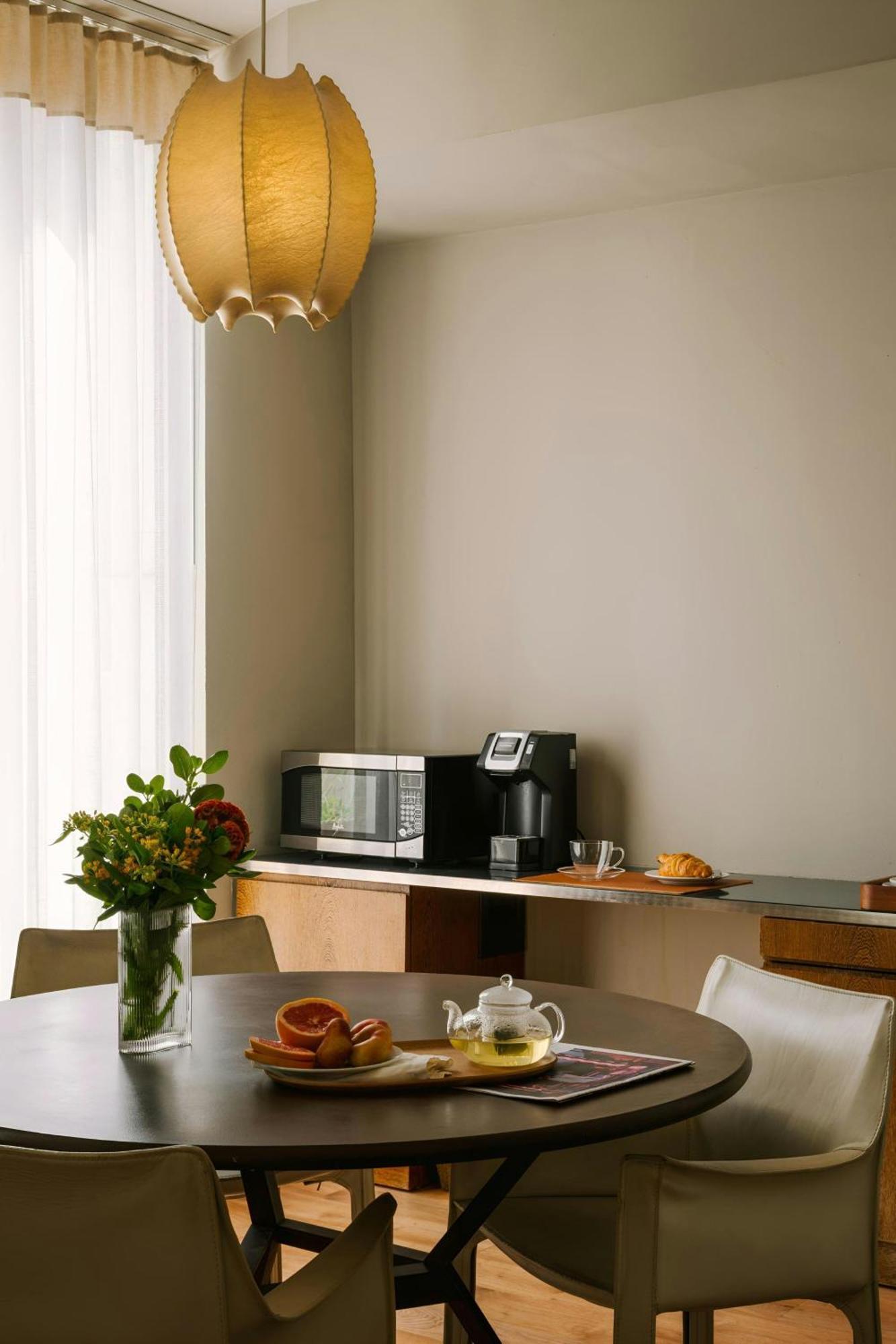 Chambers Hotel Central Park South, Sonder By Marriott Bonvoy New York Exterior photo
