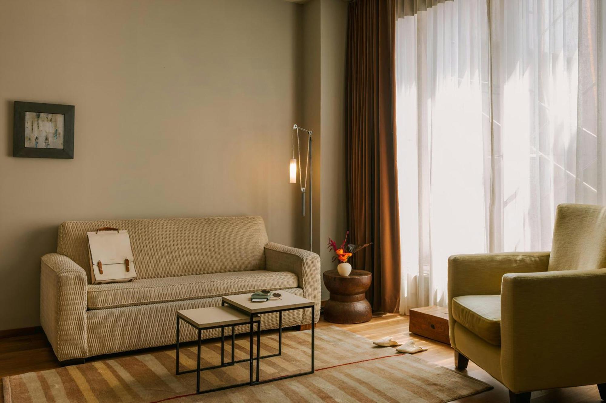 Chambers Hotel Central Park South, Sonder By Marriott Bonvoy New York Exterior photo